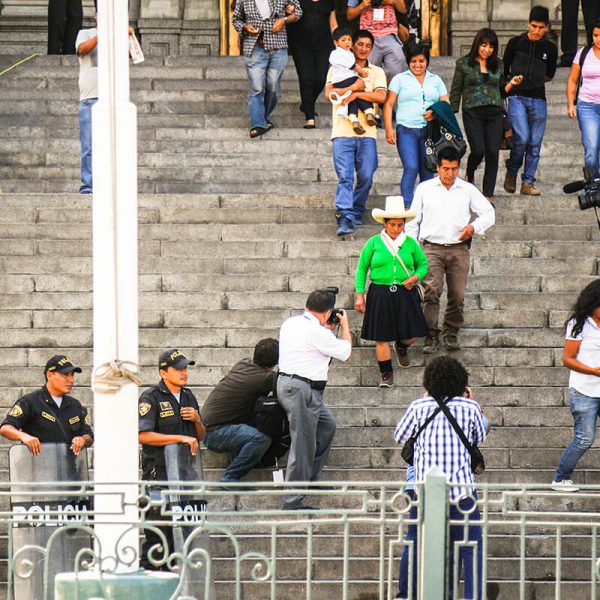 Mina de orogigante sigue hostigando a campesinos peruanos, familia le pide a la corte estadounidense que detenga el abuso