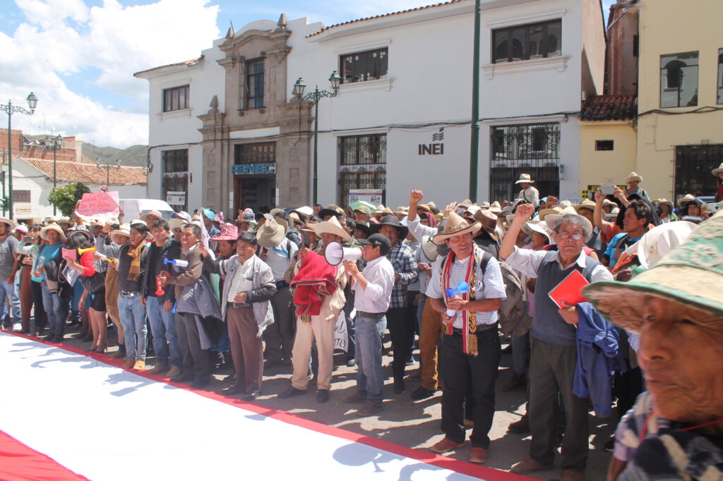 protesters outside courthouse