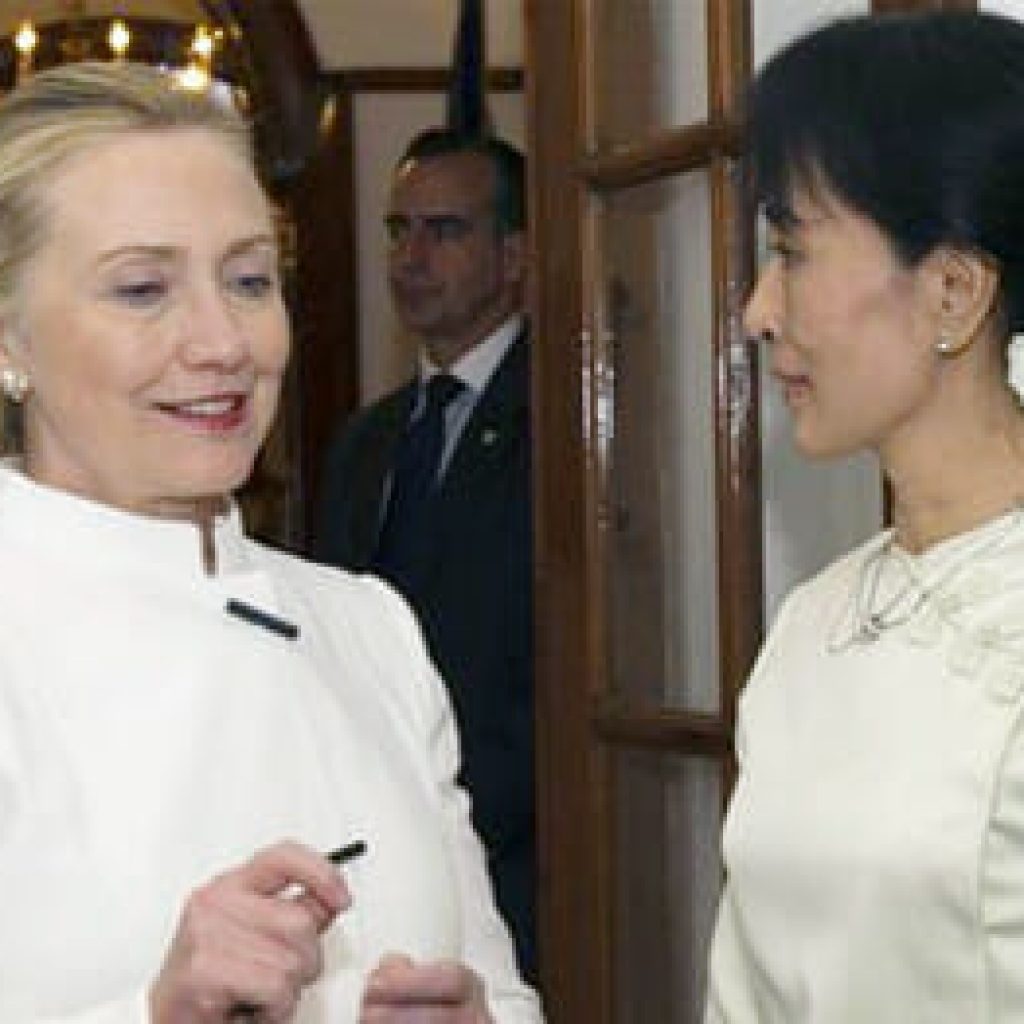Hillary Clinton meets with Aung San Suu Kyi in Burma
