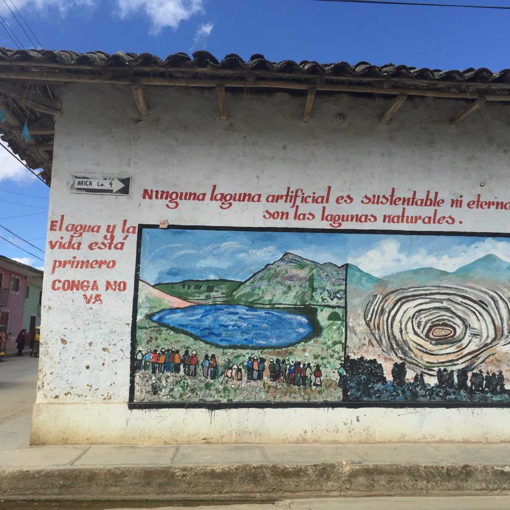 Murals in Celendín. The text translates to: no artificial lagoon is sustainable or eternal, like natural ones are.